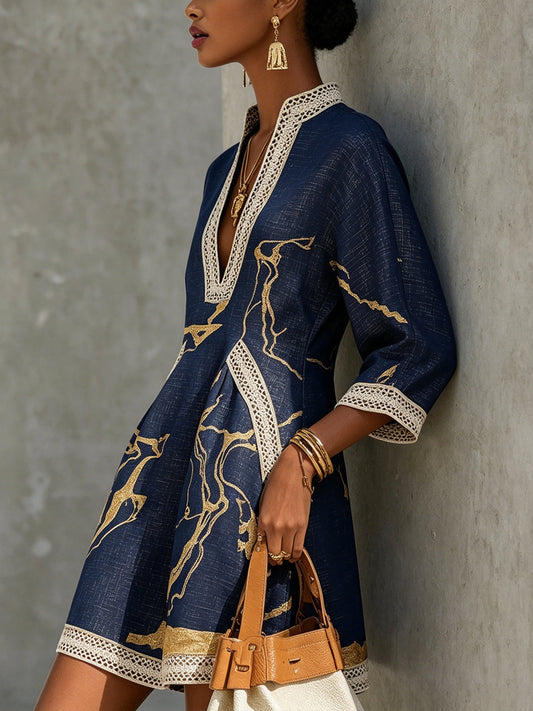 Cosetta | Mini Abito in Pizzo all’Uncinetto Blu Navy con Motivi Dorati e Scollo a V