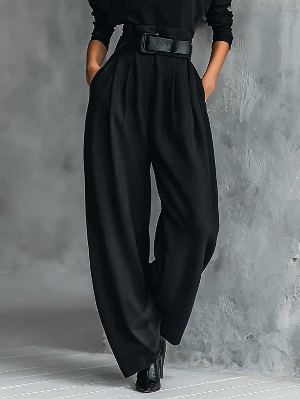 Loredana | Completo Nero con Collo Alto e Pantalone Dritto