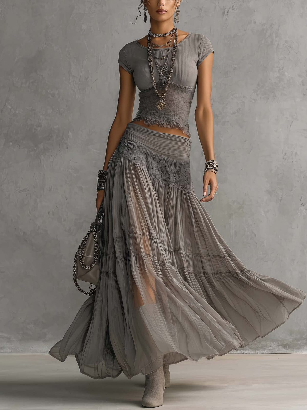 Monica | Completo Top Grigio con Inserti in Pizzo e Gonna Lunga Plissettata