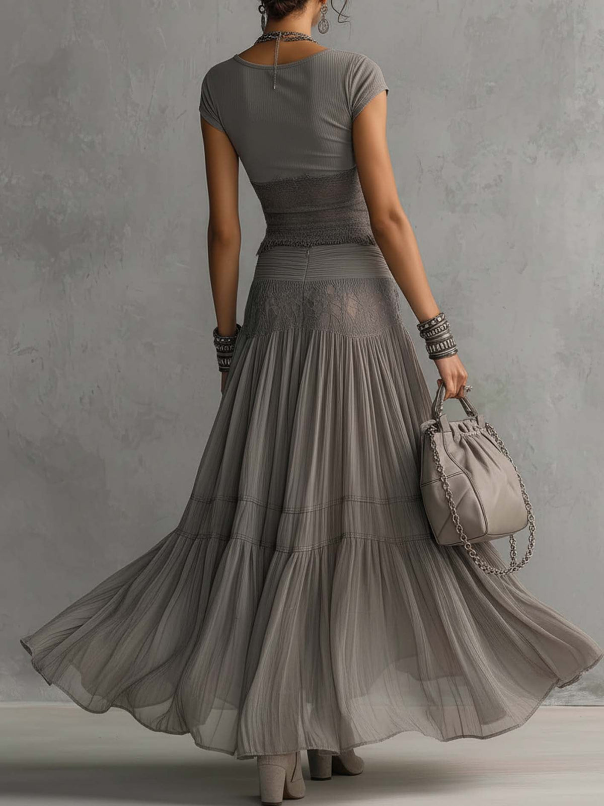 Monica | Completo Top Grigio con Inserti in Pizzo e Gonna Lunga Plissettata