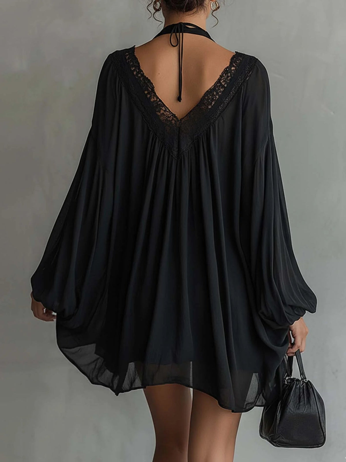 Cassandra | Mini Abito in Chiffon Nero con Collo in Pizzo