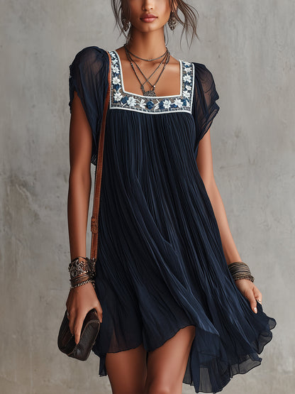 Apollonia | Mini Abito Plissettato in Chiffon Ricamato a Fiori Blu Navy