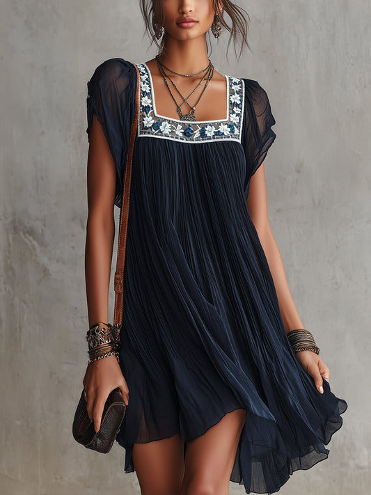 Apollonia | Mini Abito Plissettato in Chiffon Ricamato a Fiori Blu Navy