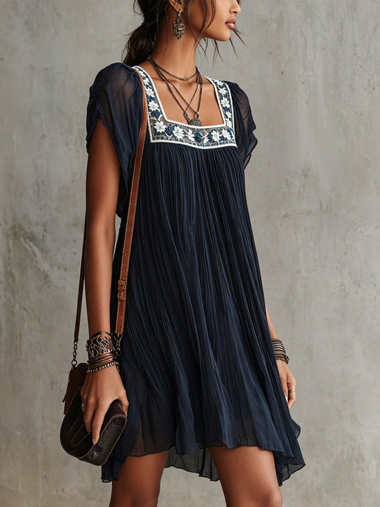 Apollonia | Mini Abito Plissettato in Chiffon Ricamato a Fiori Blu Navy